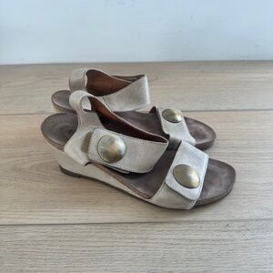 Taos Carousel Tan Wedge Sandals Size 38 / US 8